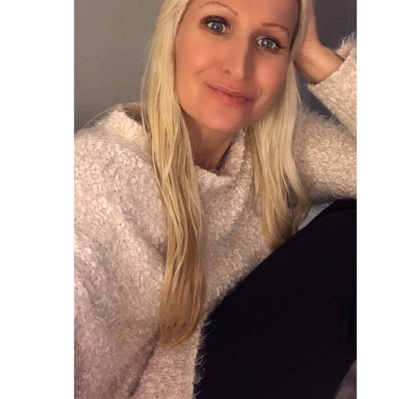 🤩Beautiful Luxe Soft Sweater 🌟 - Picture 4 of 4